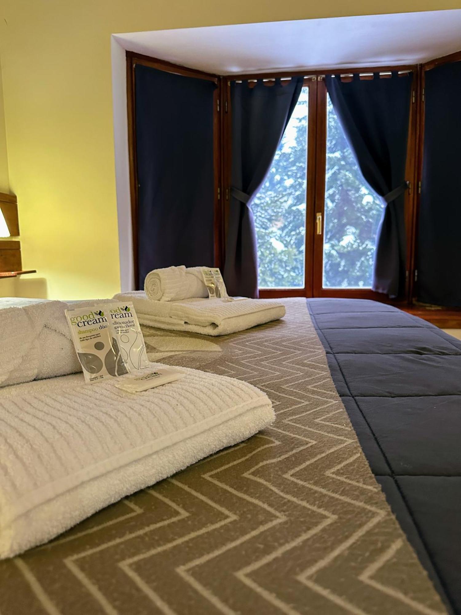Posada Del Cipres Villa La Angostura Bagian luar foto